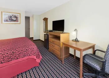 Days Inn by Wyndham Albion hotel thumbnail 6