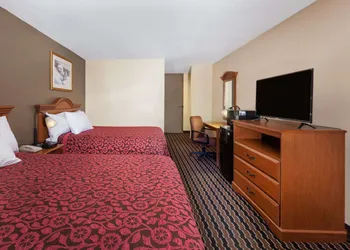 Days Inn by Wyndham Albion hotel thumbnail 8