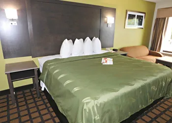 Quality Inn Raeford hotel thumbnail 5