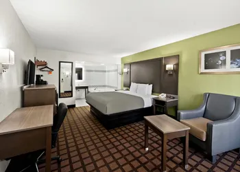 Quality Inn Raeford hotel thumbnail 6