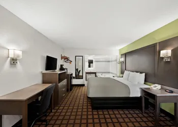 Quality Inn Raeford hotel thumbnail 7