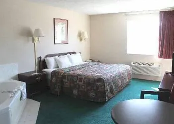 Rodeway Inn Ludington hotel thumbnail 7
