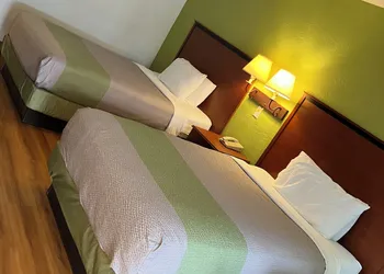 Econo Lodge Sonora hotel thumbnail 3