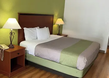 Econo Lodge Sonora hotel thumbnail 4