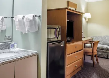 Rodeway Inn Allentown South hotel thumbnail 6