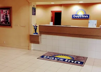 Days Inn by Wyndham Sidney OH hotel thumbnail 3