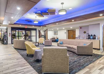 Comfort Inn & Suites Pittsburgh Fox Chapel hotel thumbnail 3