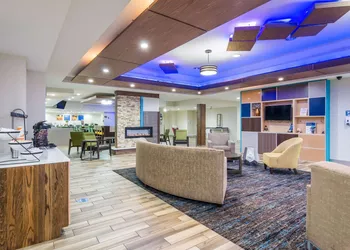 Comfort Inn & Suites Pittsburgh Fox Chapel hotel thumbnail 4