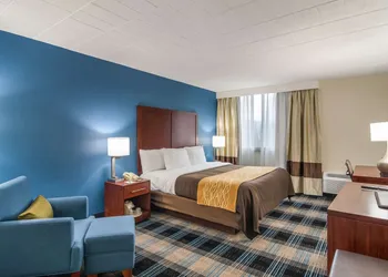 Comfort Inn & Suites Pittsburgh Fox Chapel hotel thumbnail 7
