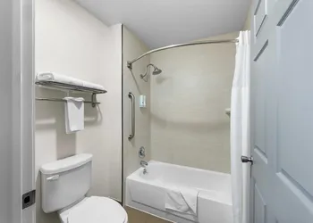 Quality Inn Marshall hotel thumbnail 4