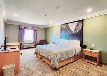 Super 8 by Wyndham Temple I-35 hotel thumbnail 7