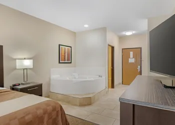 Best Western Teal Lake Inn hotel thumbnail 6