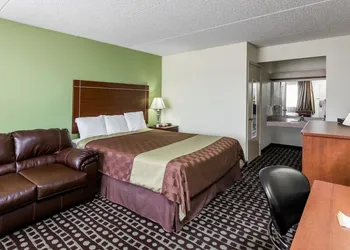 Days Inn by Wyndham Midland hotel thumbnail 3
