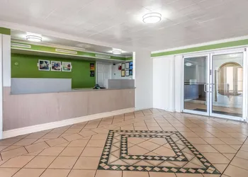 Studio 6 Fort Worth, TX - West Medical Center hotel thumbnail 4