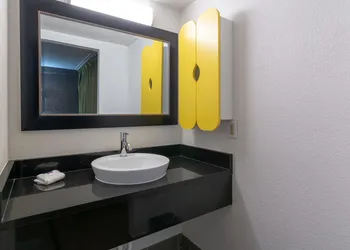 Studio 6 Fort Worth, TX - West Medical Center hotel thumbnail 5
