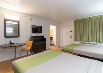 Studio 6 Fort Worth, TX - West Medical Center hotel thumbnail 7