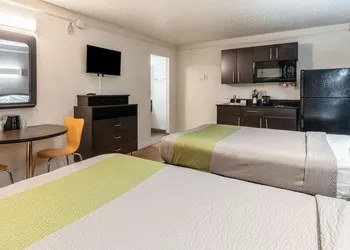 Studio 6 Fort Worth, TX - West Medical Center hotel thumbnail 8