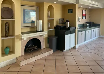 Econo Lodge Kalamazoo near Wings Stadium hotel thumbnail 3