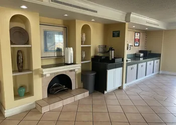 Econo Lodge Kalamazoo near Wings Stadium hotel thumbnail 5