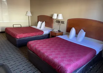 Econo Lodge Kalamazoo near Wings Stadium hotel thumbnail 8