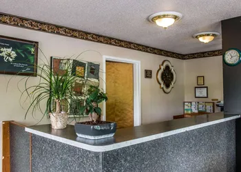 Econo Lodge Paw Paw hotel thumbnail 3