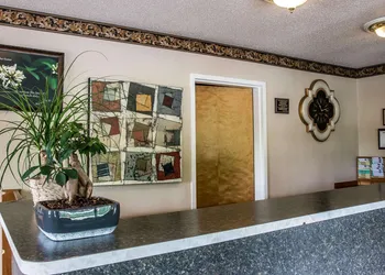 Econo Lodge Paw Paw hotel thumbnail 4