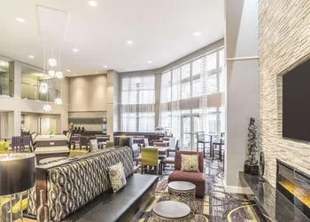 La Quinta Inn & Suites by Wyndham Flagstaff hotel thumbnail 2