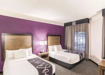 La Quinta Inn & Suites by Wyndham Flagstaff hotel thumbnail 4