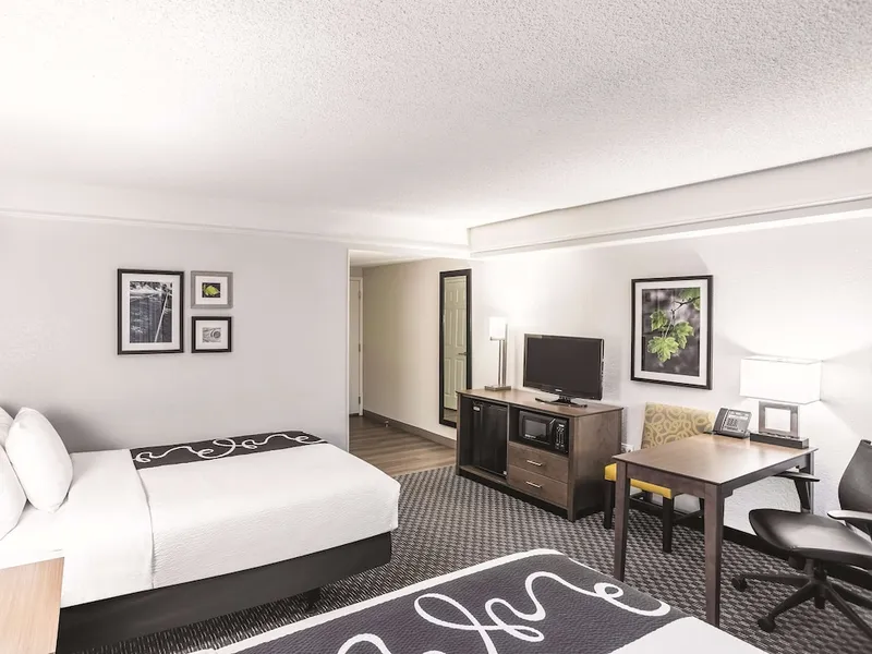 La Quinta Inn & Suites by Wyndham Flagstaff hotel detail image 6