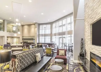 La Quinta Inn & Suites by Wyndham Flagstaff hotel thumbnail 2