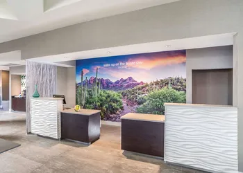 La Quinta Inn & Suites by Wyndham Phoenix Chandler hotel thumbnail 2