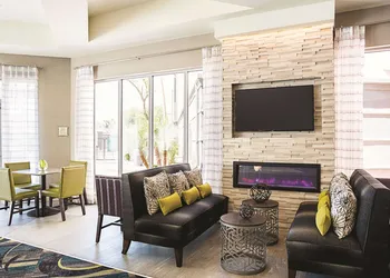 La Quinta Inn & Suites by Wyndham Phoenix Chandler hotel thumbnail 3