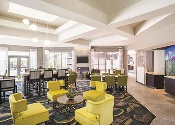 La Quinta Inn & Suites by Wyndham Phoenix Chandler hotel thumbnail 4