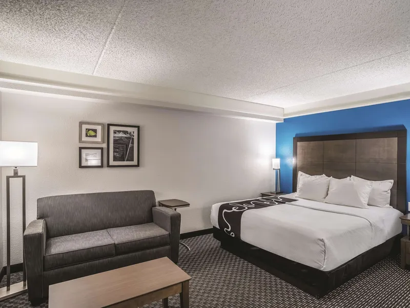 La Quinta Inn & Suites by Wyndham Phoenix Chandler hotel detail image 6