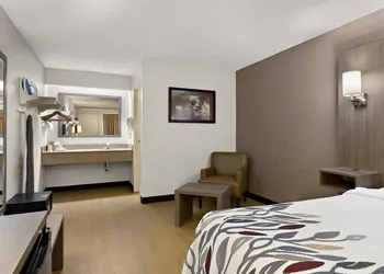 Red Roof Inn Cleveland - Westlake hotel thumbnail 7