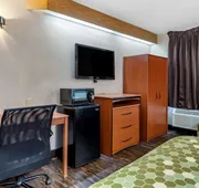 Econo Lodge North Academy hotel detail image 3