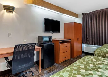 Econo Lodge North Academy hotel thumbnail 3