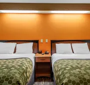 Econo Lodge North Academy hotel detail image 4