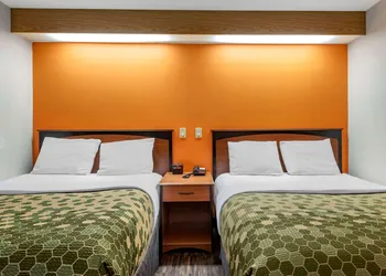 Econo Lodge North Academy hotel thumbnail 4