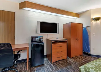 Econo Lodge North Academy hotel thumbnail 5