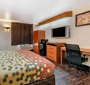 Econo Lodge North Academy hotel detail image 7