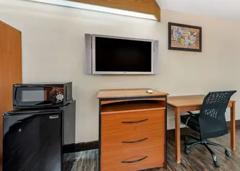 Econo Lodge North Academy hotel thumbnail 8