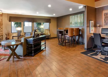 Best Western Plus Deer Park Hotel & Suites hotel thumbnail 2