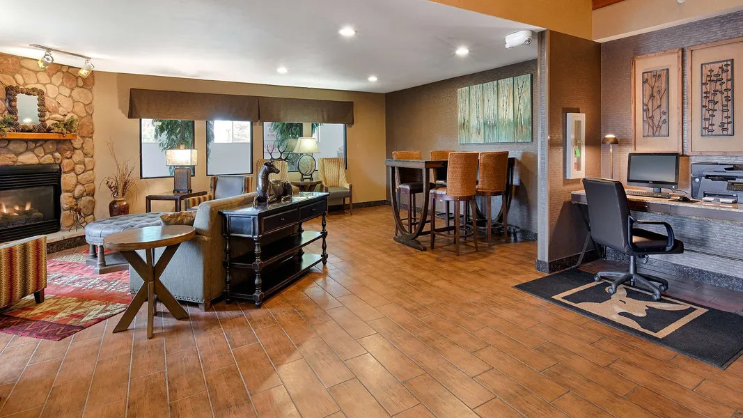 Best Western Plus Deer Park Hotel & Suites hotel detail image 2