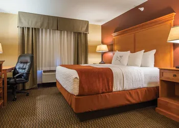 Best Western Plus Deer Park Hotel & Suites hotel thumbnail 4