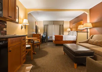 Best Western Plus Deer Park Hotel & Suites hotel thumbnail 6