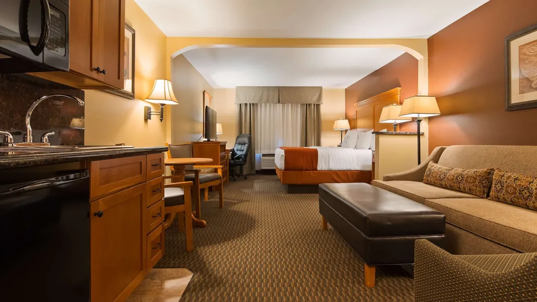 Best Western Plus Deer Park Hotel & Suites hotel detail image 6