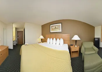 Quality Inn Cedar Rapids South hotel thumbnail 8