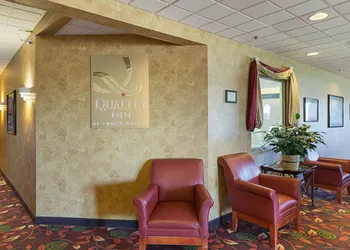 Quality Inn Fairmont hotel thumbnail 4