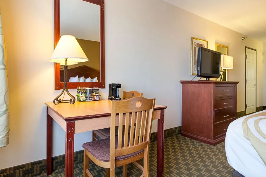 Quality Inn Fairmont hotel detail image 6
